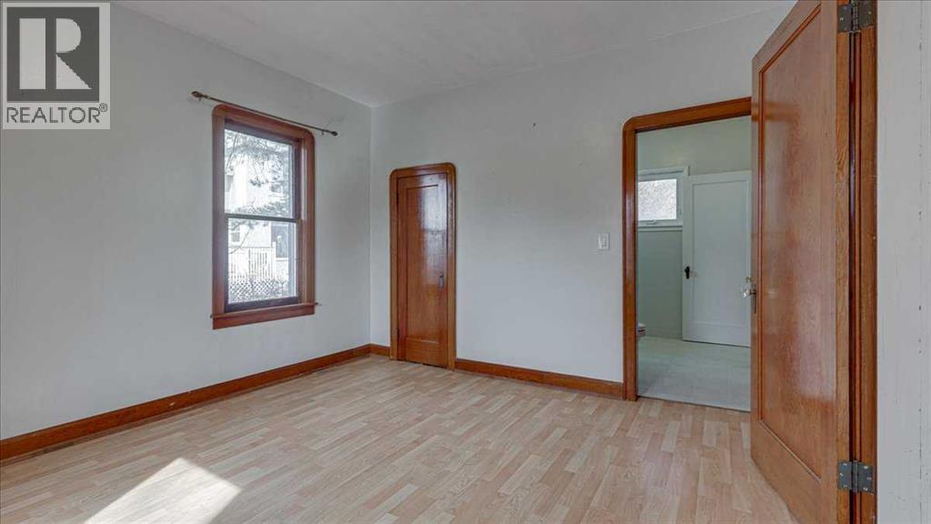 2122 23 Avenue - 24