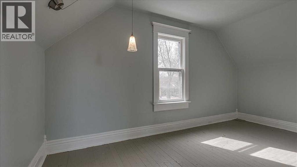 2122 23 Avenue - 29