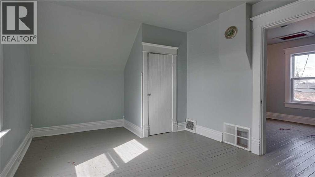 2122 23 Avenue - 31