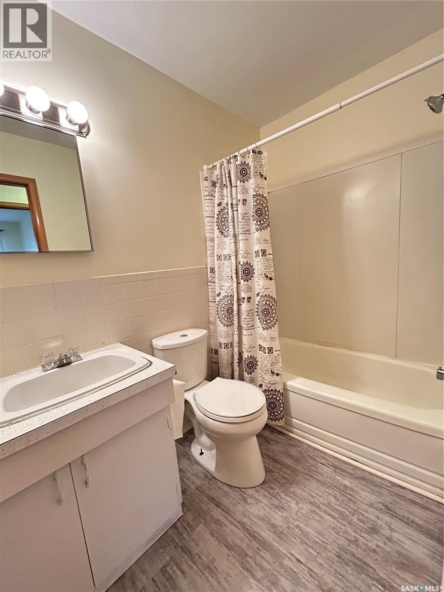 15 4th AVENUE - 17