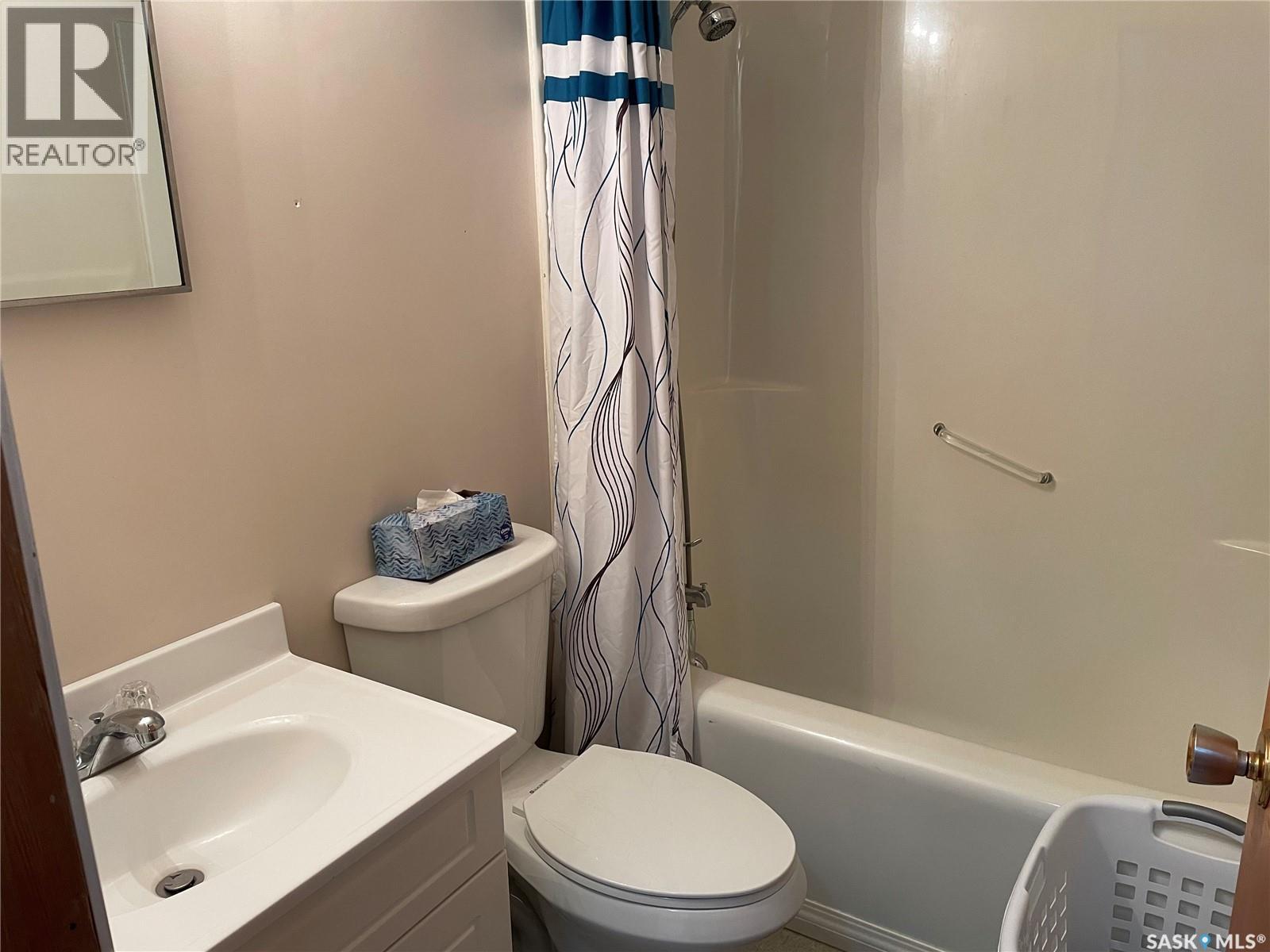 15 4th AVENUE - 18