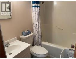 15 4th Avenue, Maple Creek, SK S0N1N0 Photo 11