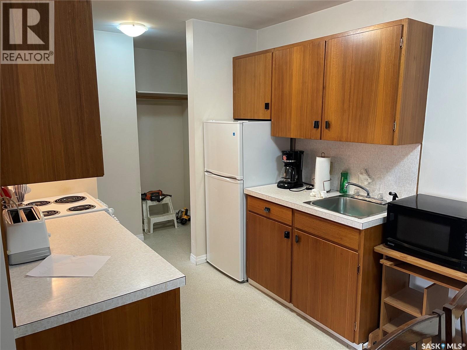15 4th AVENUE - 13