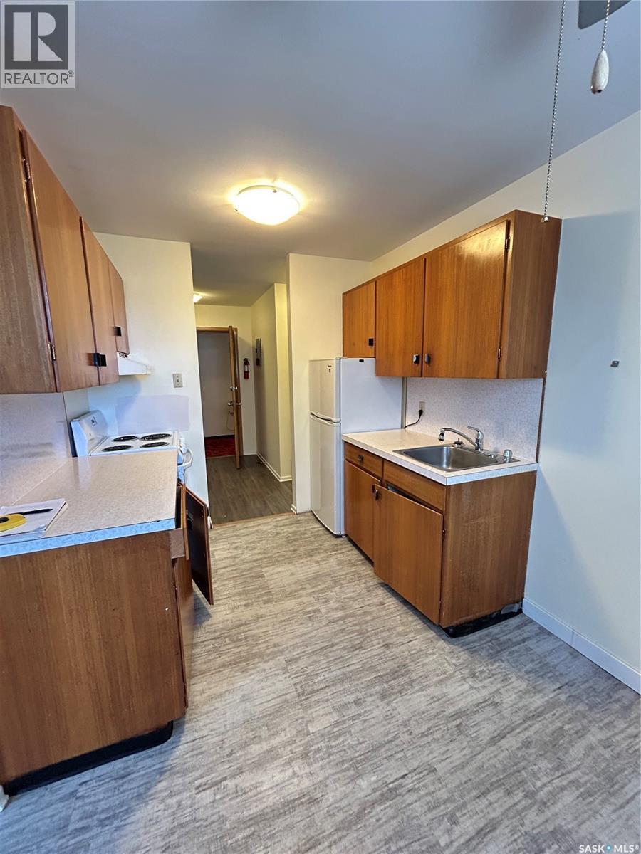 15 4th AVENUE - 10