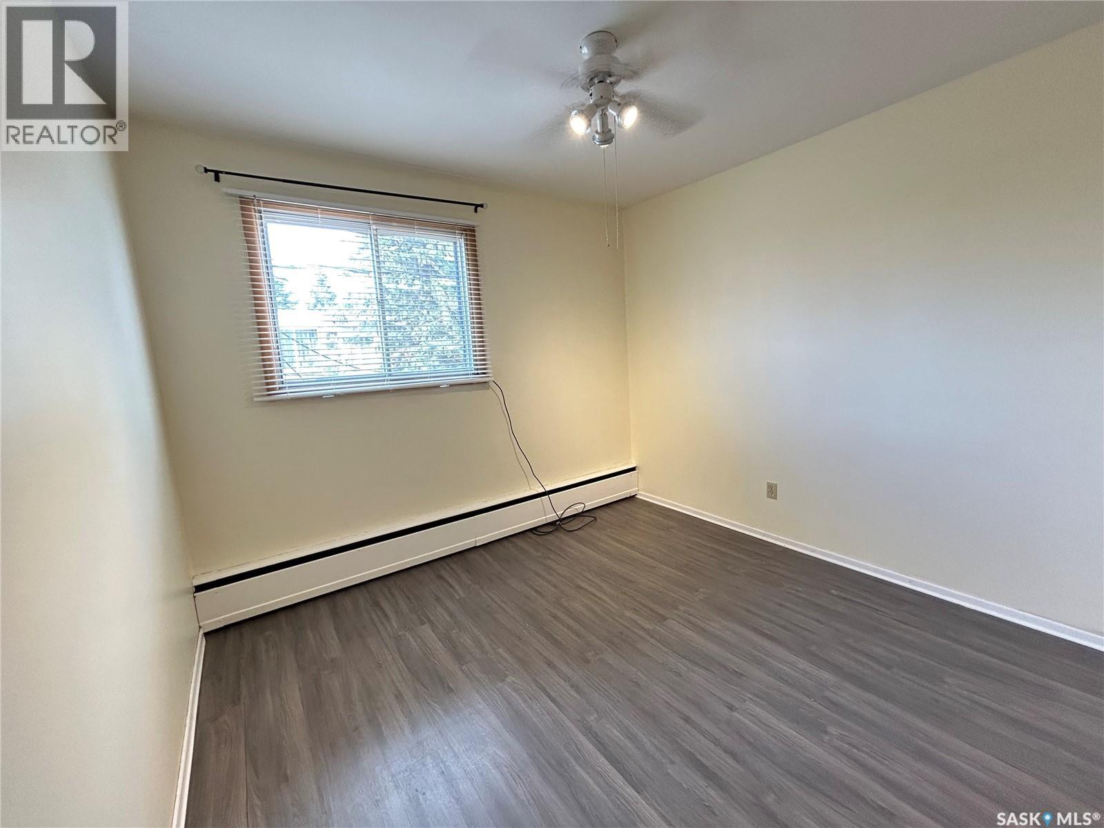 15 4th AVENUE - 16