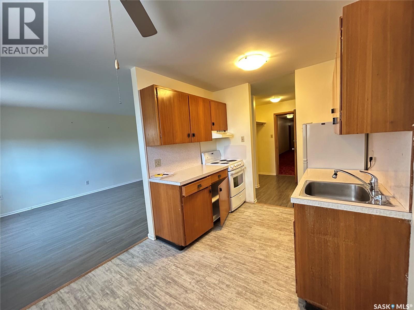 15 4th AVENUE - 11