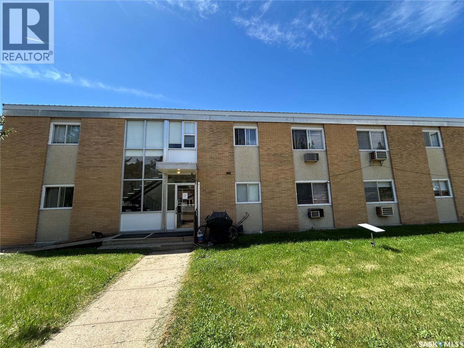 15 4th AVENUE - 7