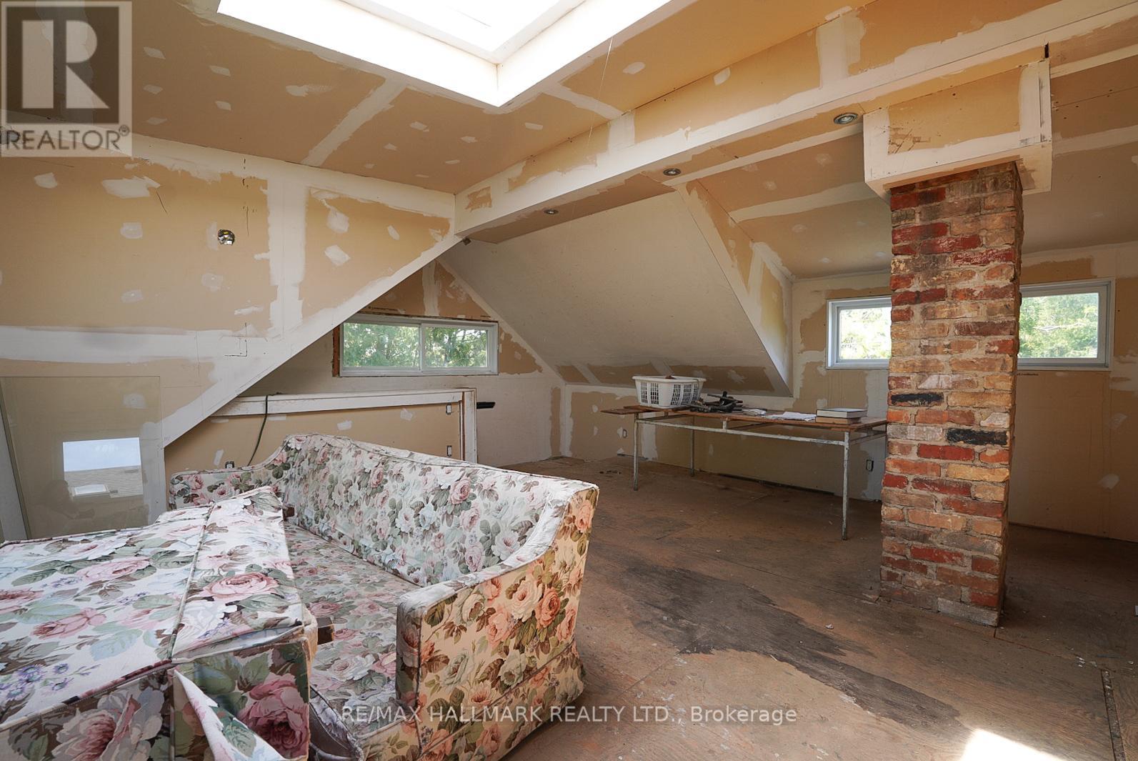 63 HIGHVIEW AVENUE - 11