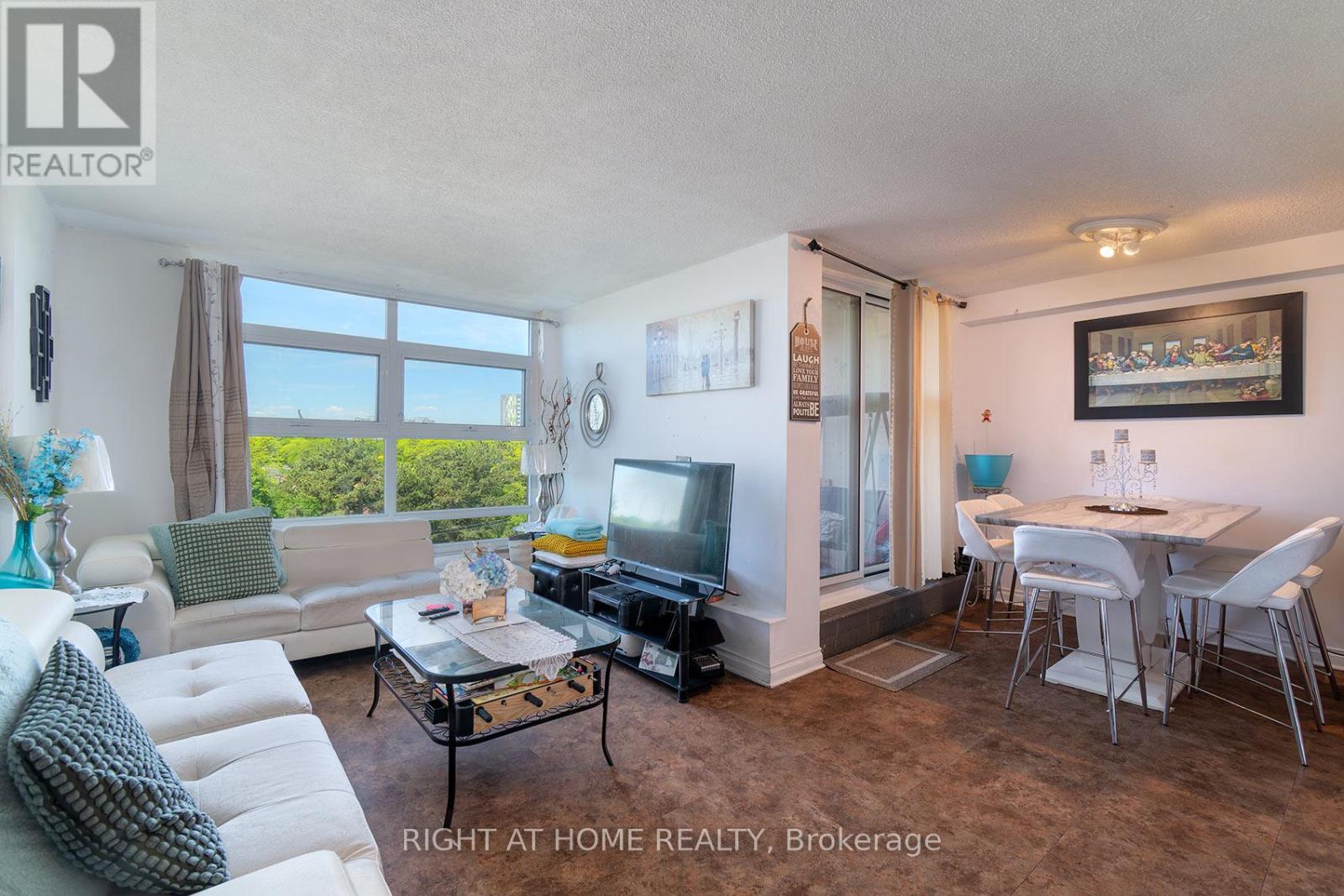 #608 335 DRIFTWOOD AVENUE - 11