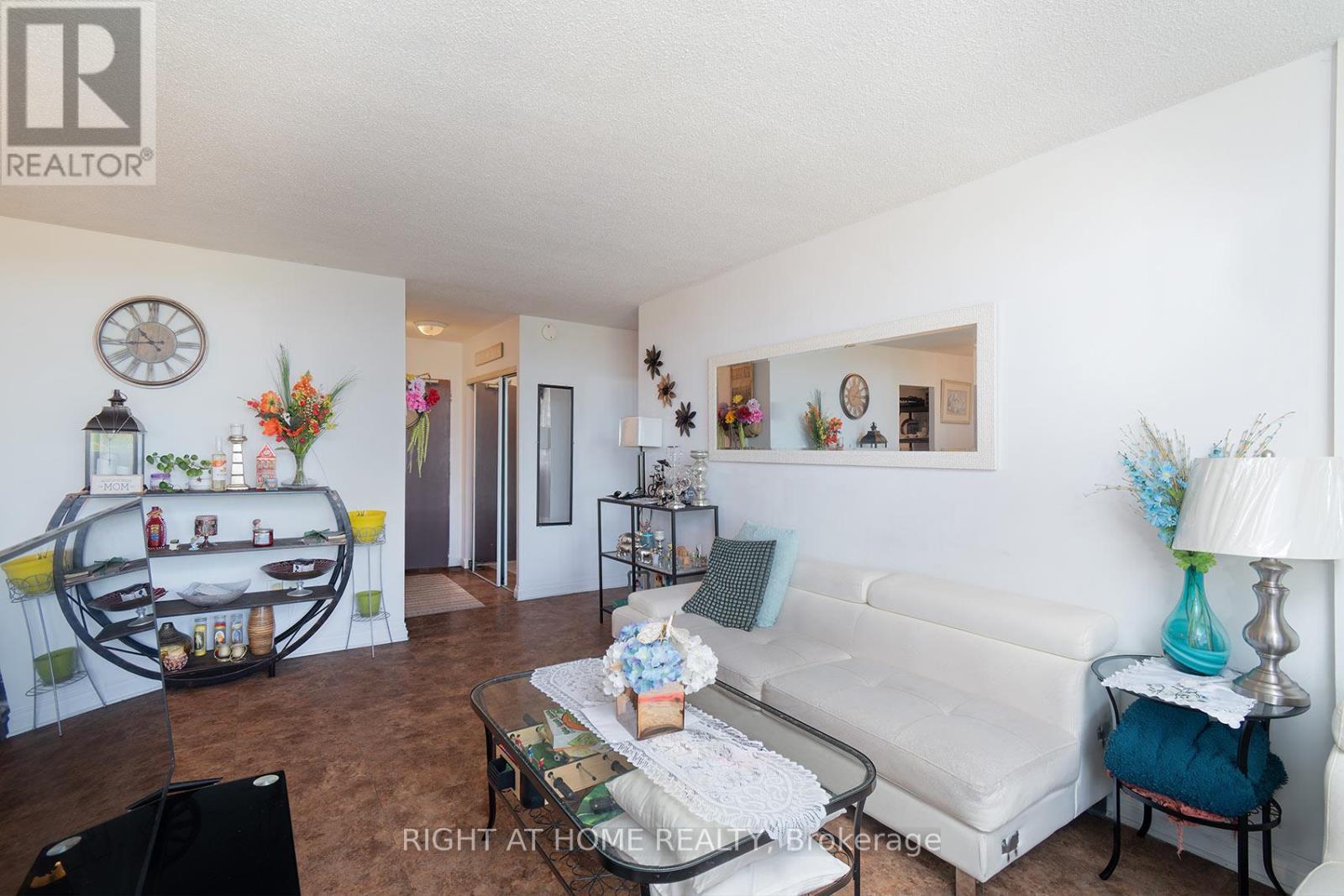 #608 335 DRIFTWOOD AVENUE - 12