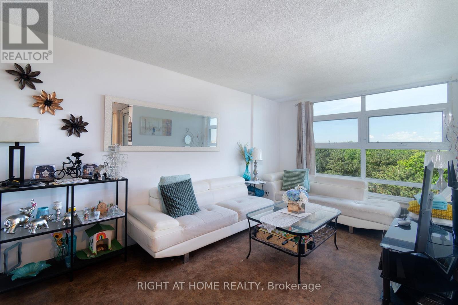 #608 335 DRIFTWOOD AVENUE - 13