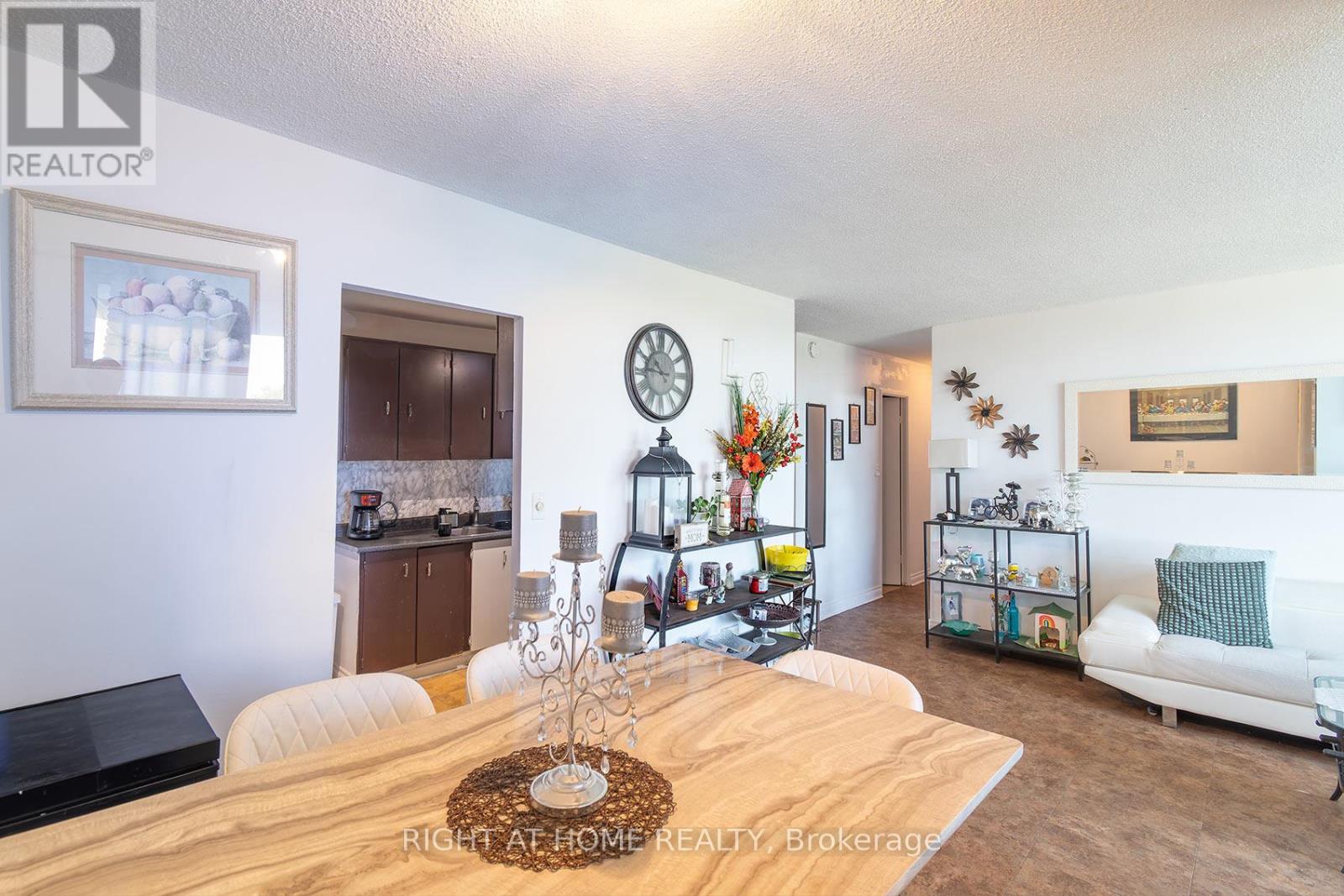 #608 335 DRIFTWOOD AVENUE - 19