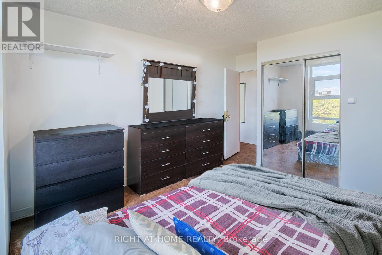#608 335 DRIFTWOOD AVENUE - 28