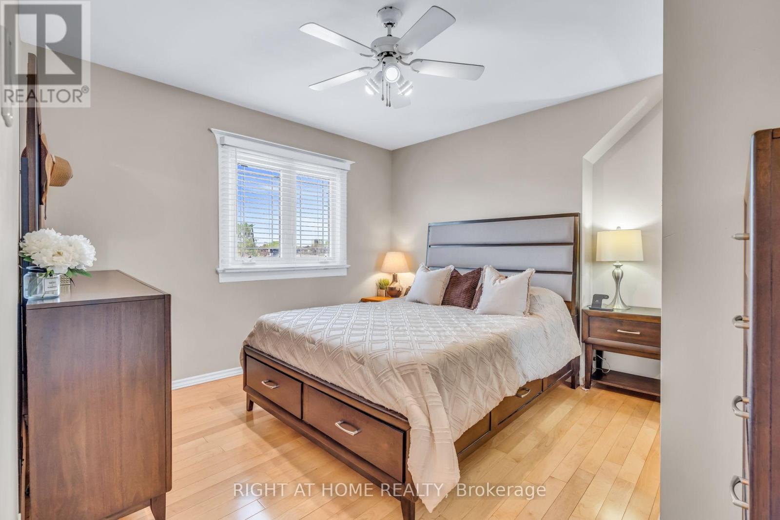 12 PORTER AVENUE - 27