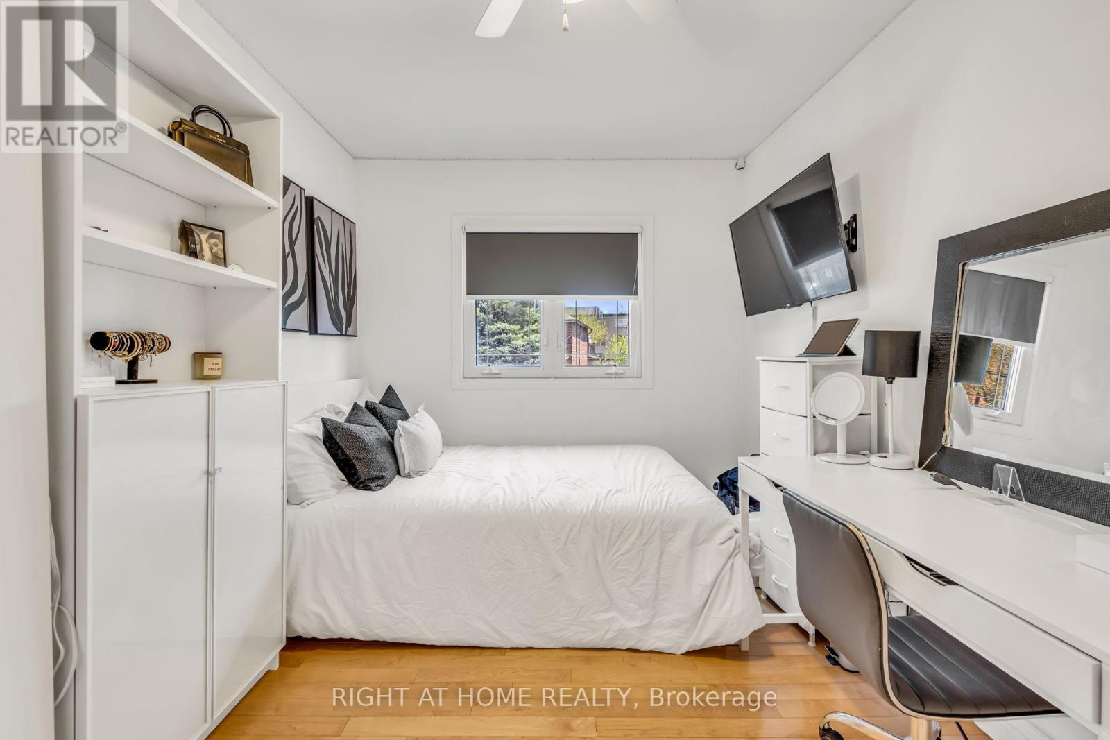 12 PORTER AVENUE - 30
