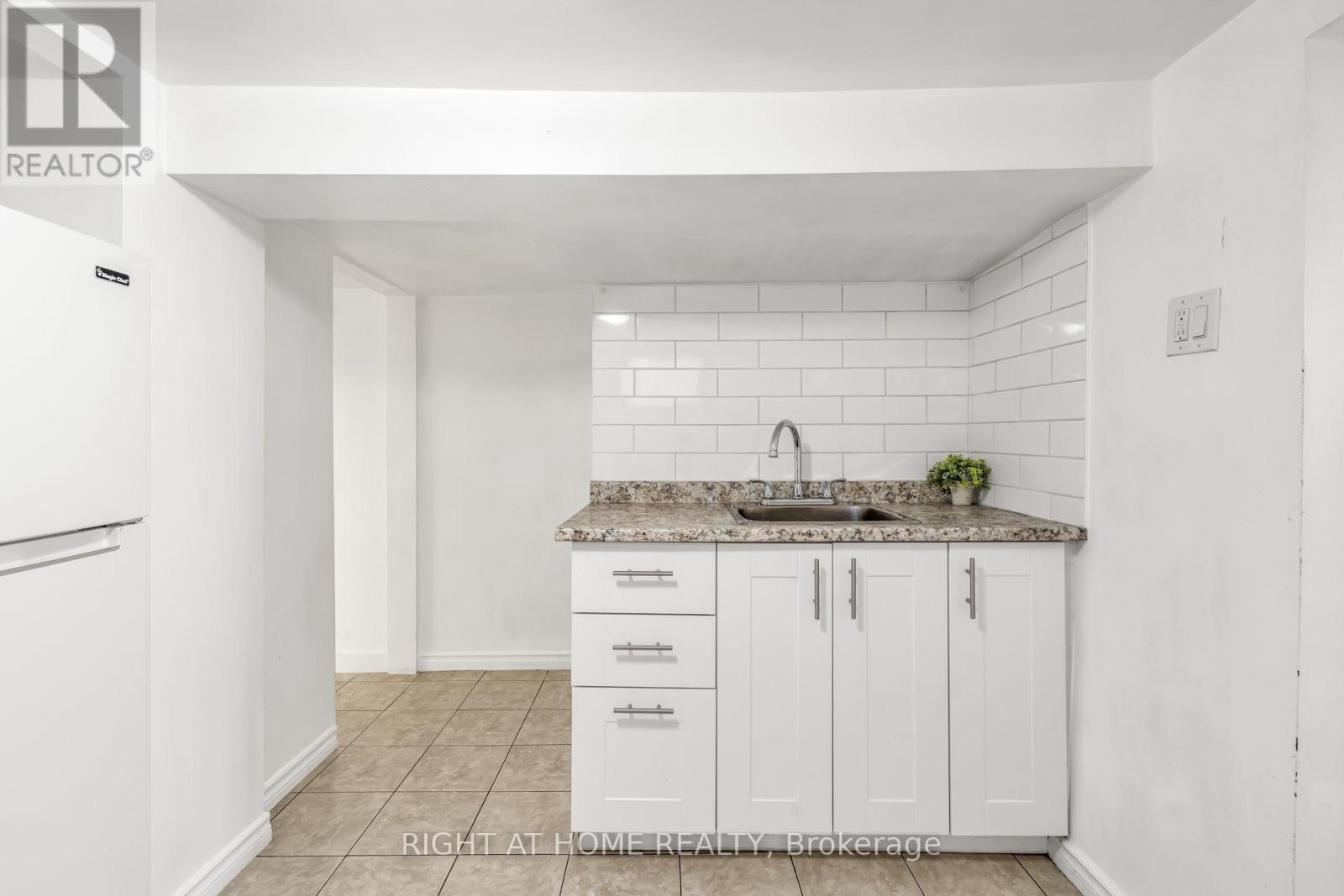 12 PORTER AVENUE - 39