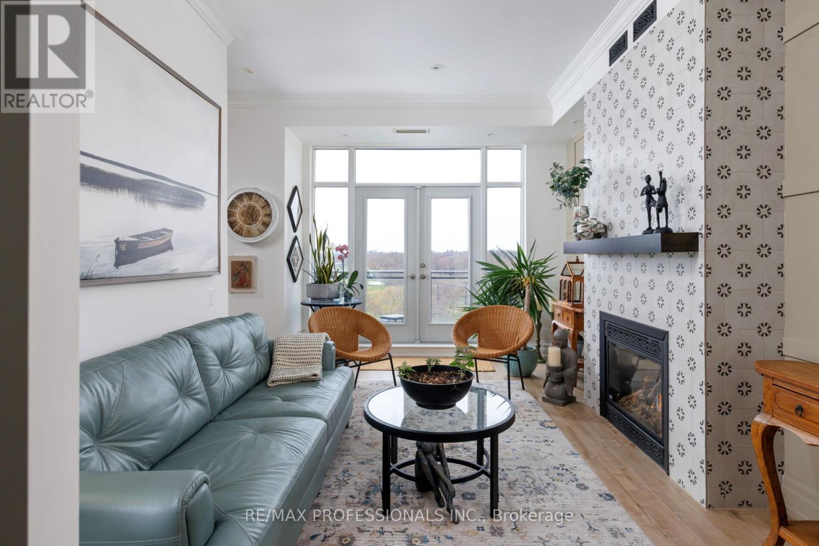 #PH3 9 BURNHAMTHORPE CRESCENT - 17