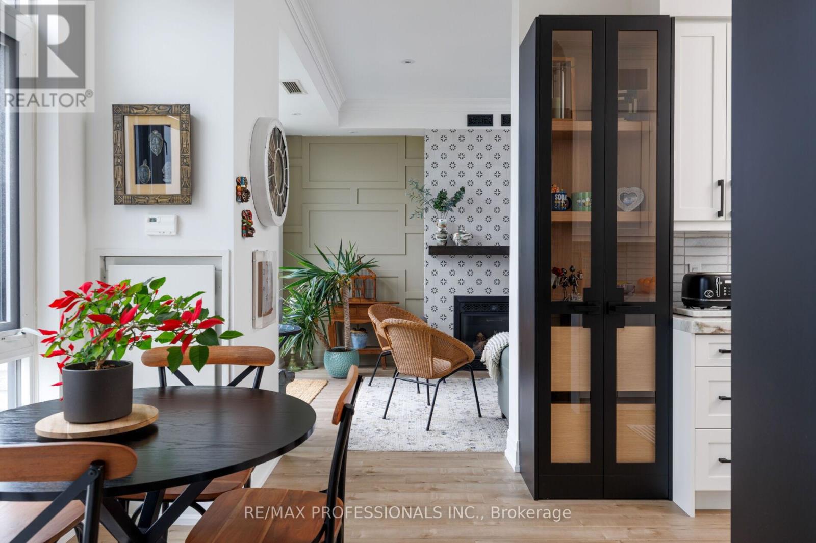 #PH3 9 BURNHAMTHORPE CRESCENT - 16