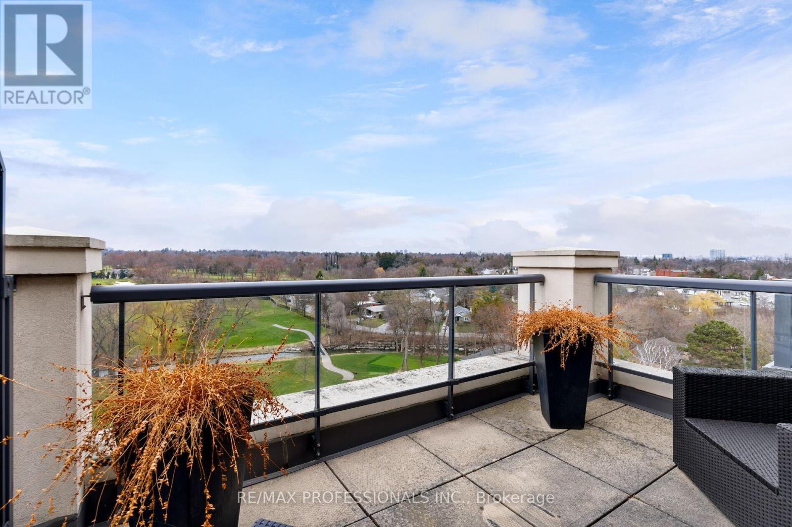 #PH3 9 BURNHAMTHORPE CRESCENT - 10