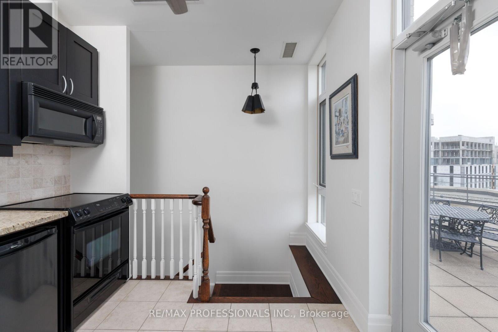 #PH3 9 BURNHAMTHORPE CRESCENT - 24