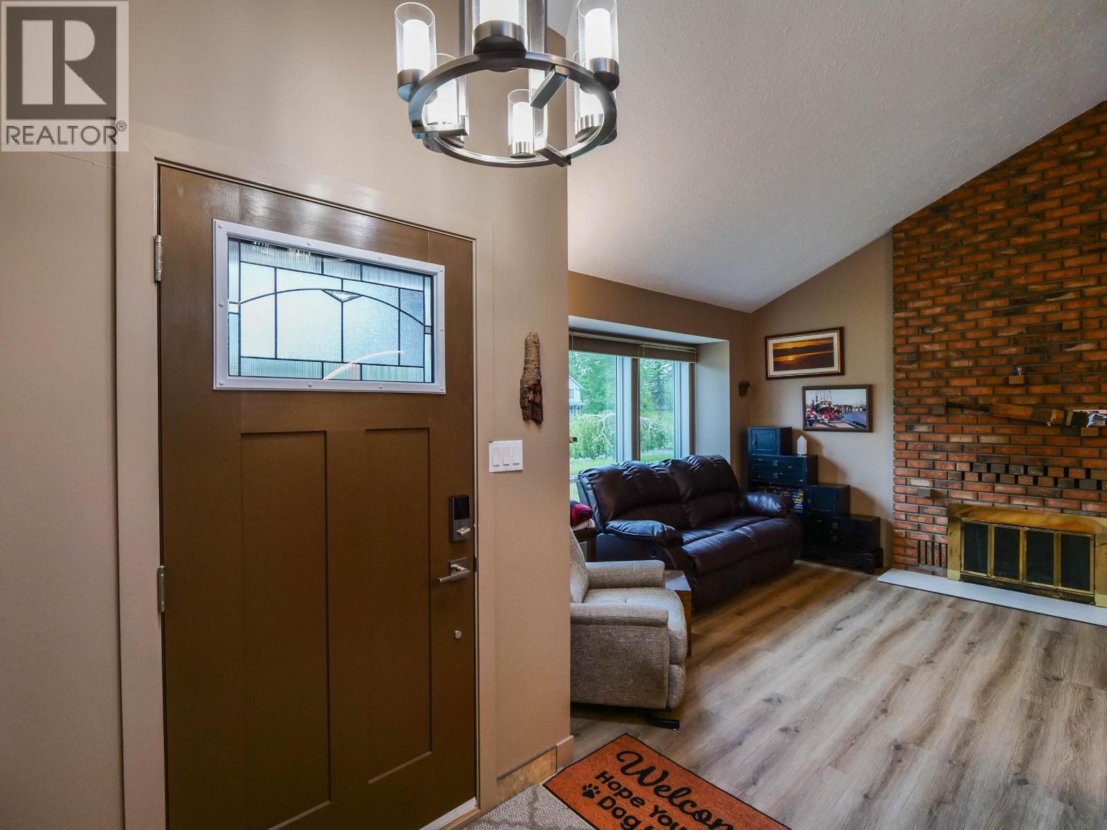 204 SANDERSON ROAD - 4