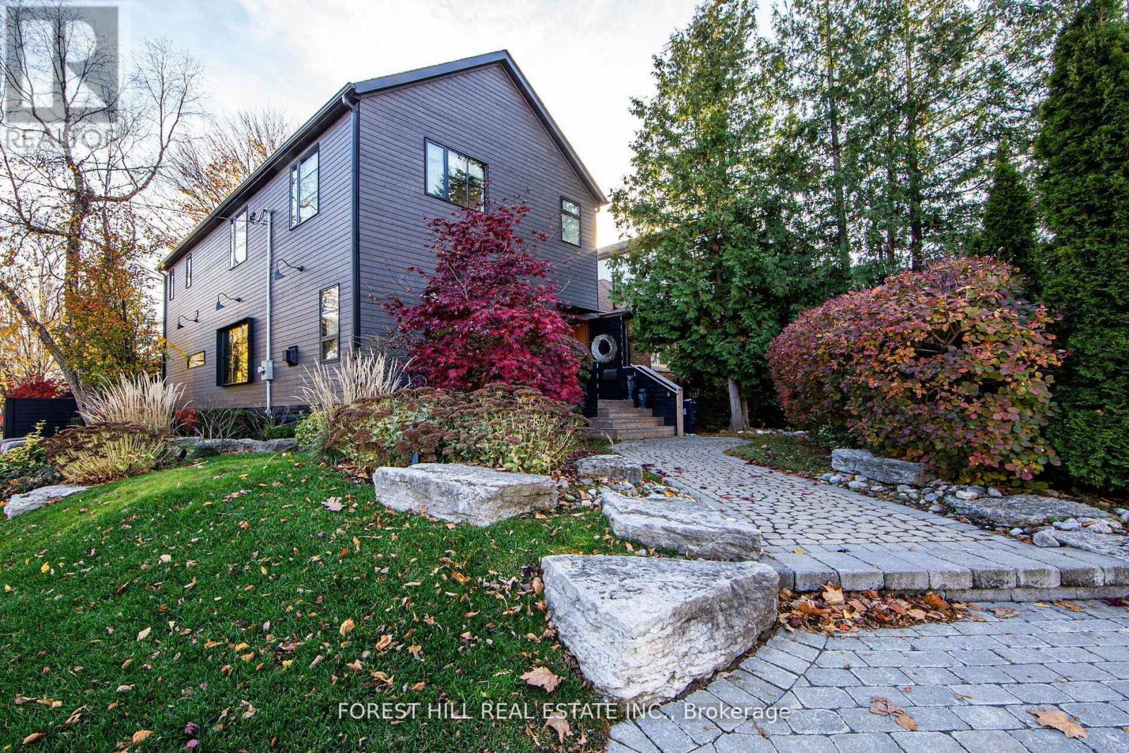 Listing photo of 257 MANOR ROAD E