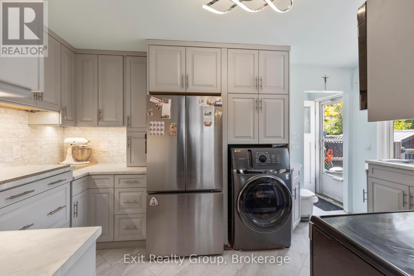 40 ALDERSHOT AVENUE - 15