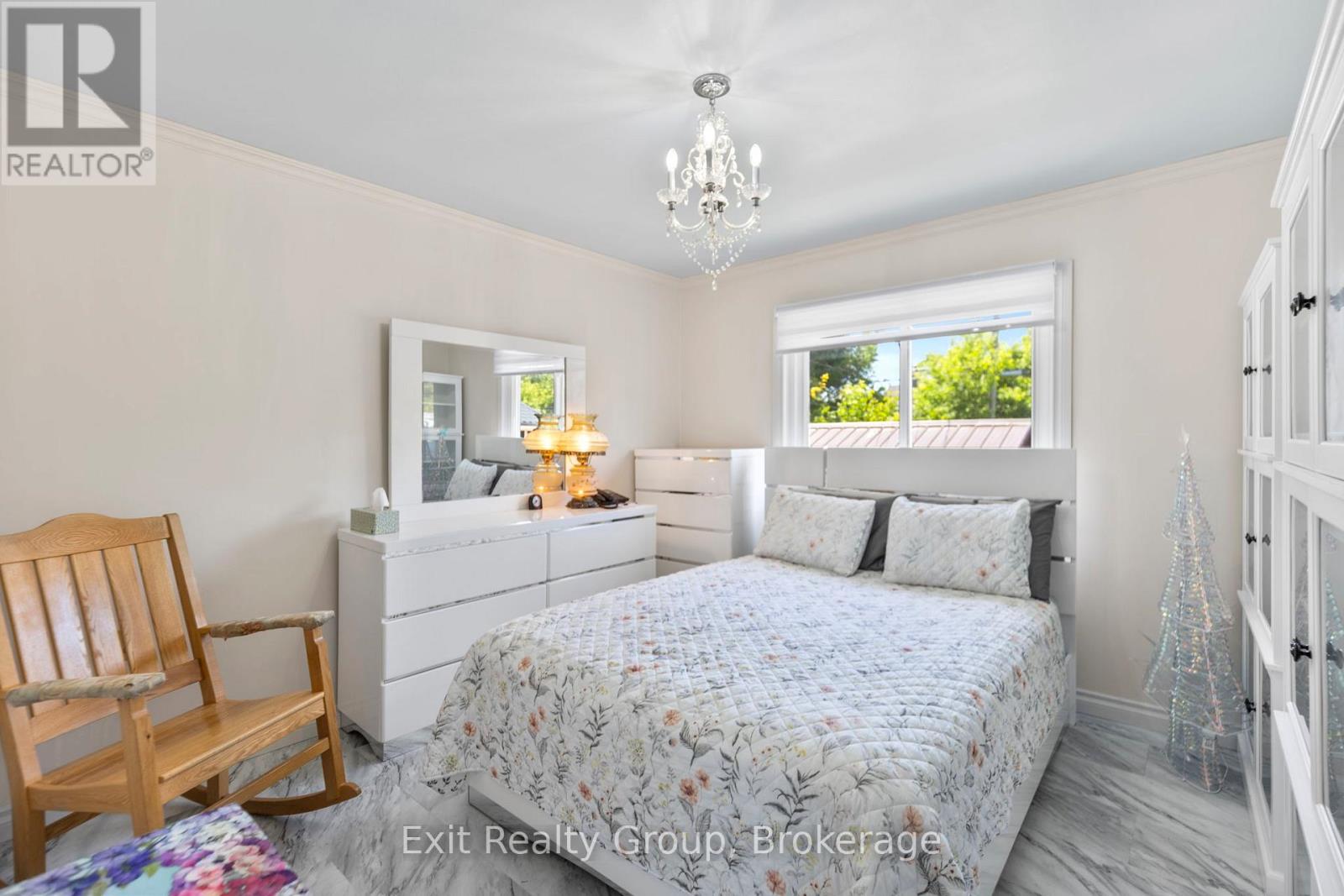 40 ALDERSHOT AVENUE - 24