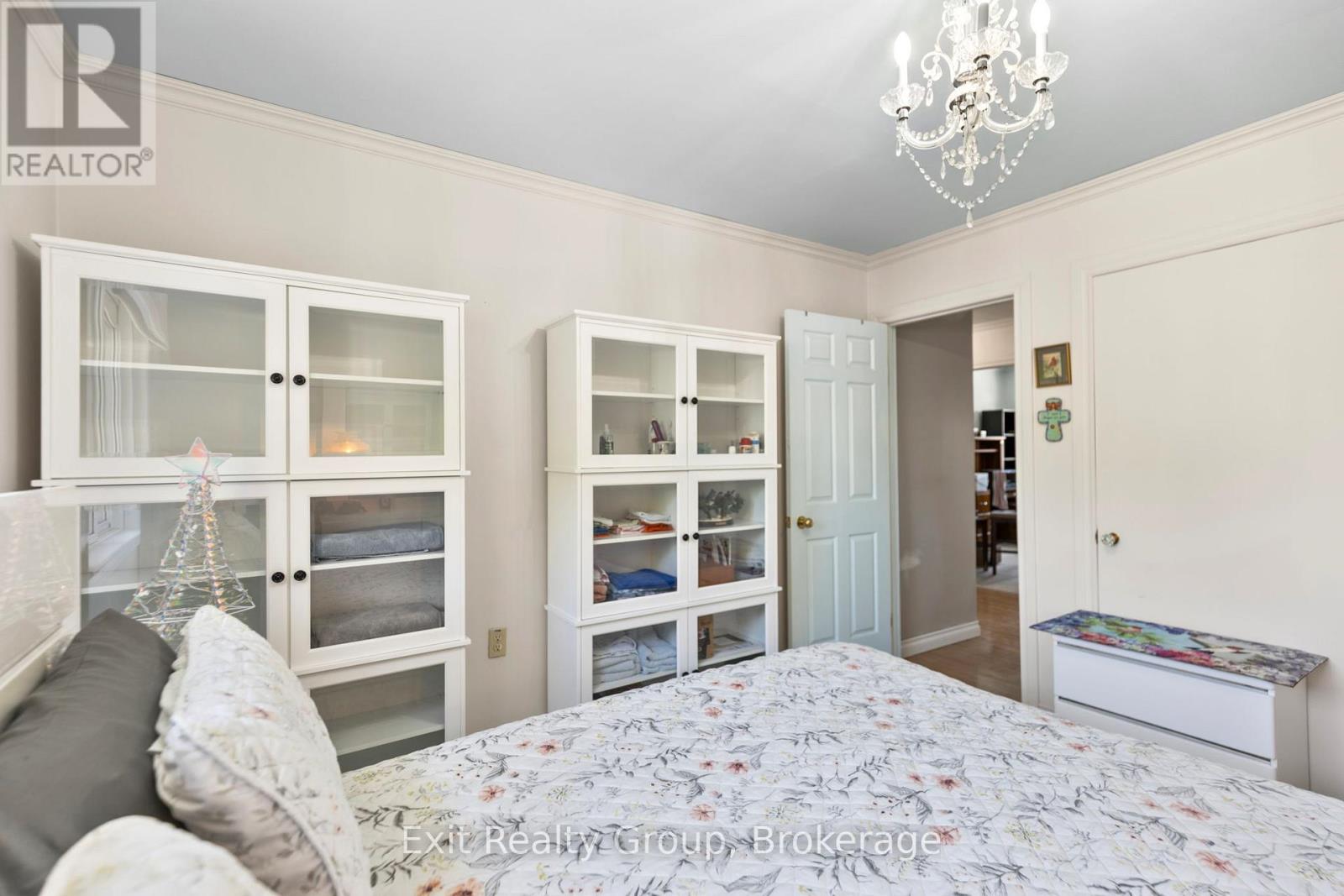 40 ALDERSHOT AVENUE - 25