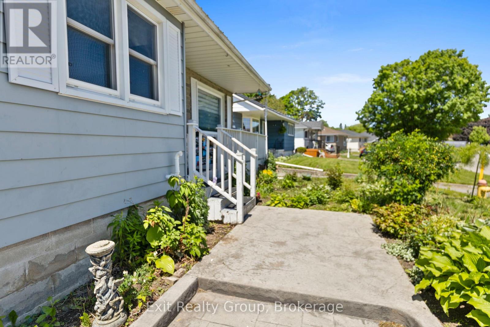 40 ALDERSHOT AVENUE - 5