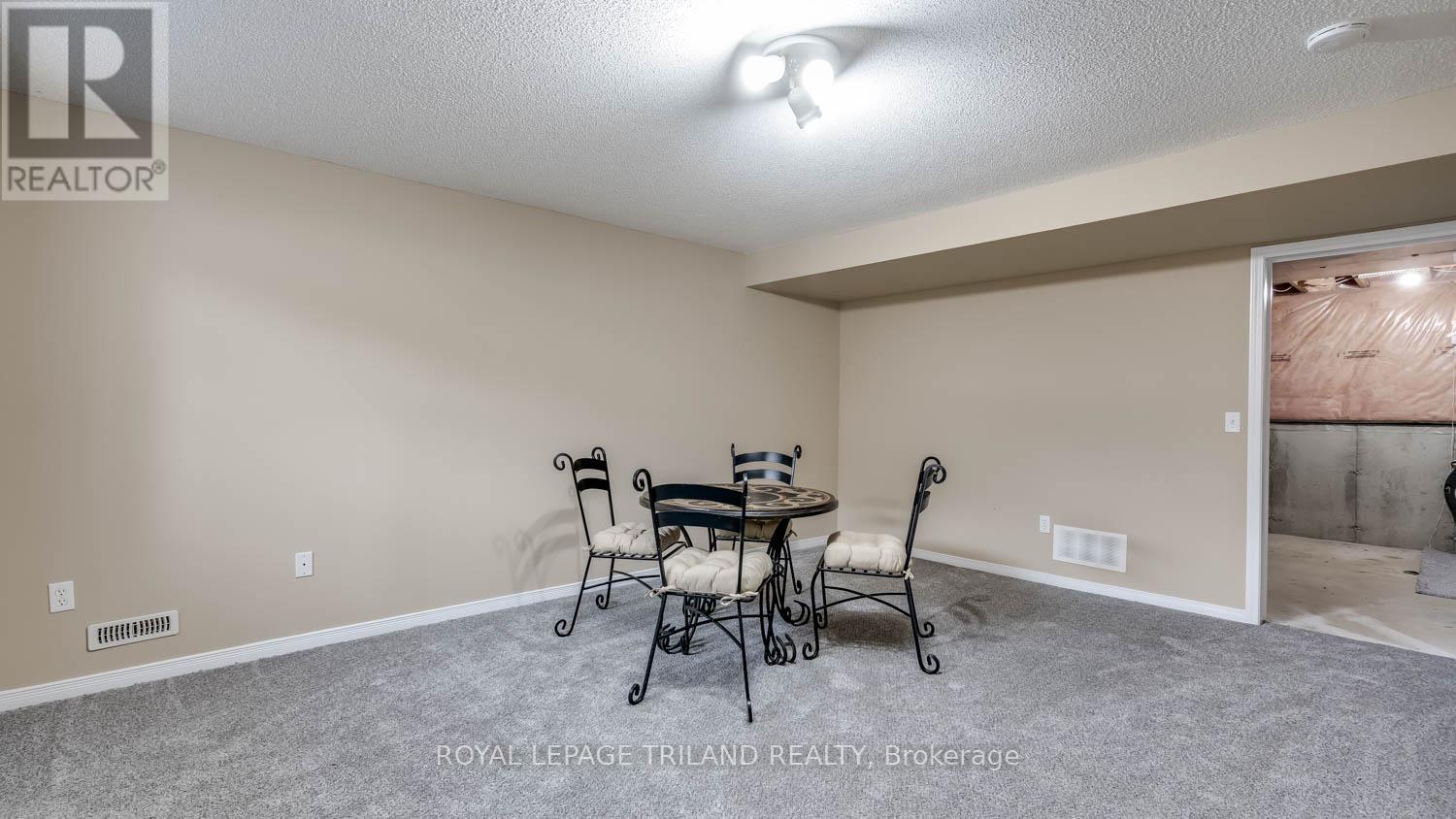 #17 1600 MICKLEBOROUGH DRIVE - 12