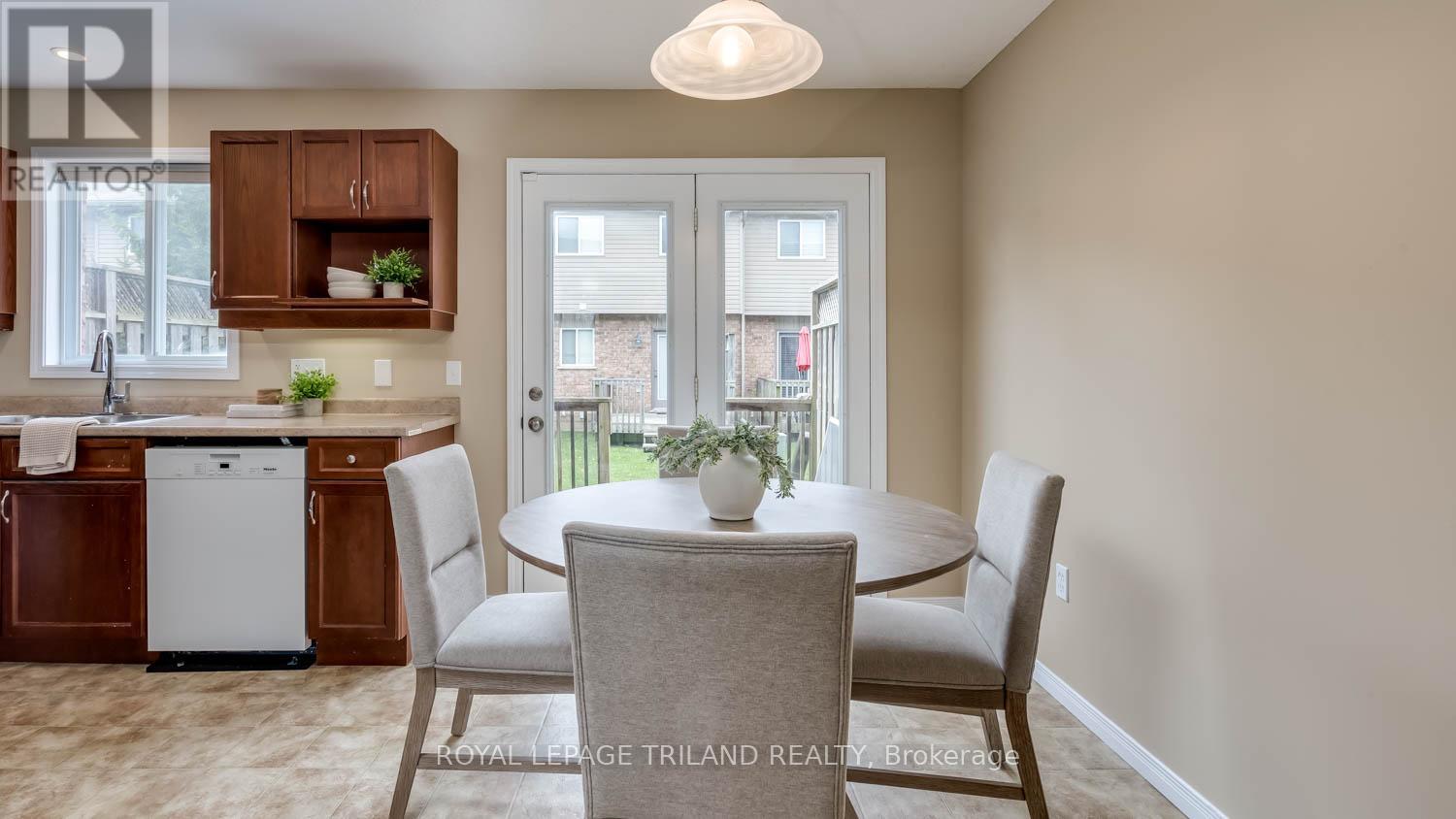 #17 1600 MICKLEBOROUGH DRIVE - 5