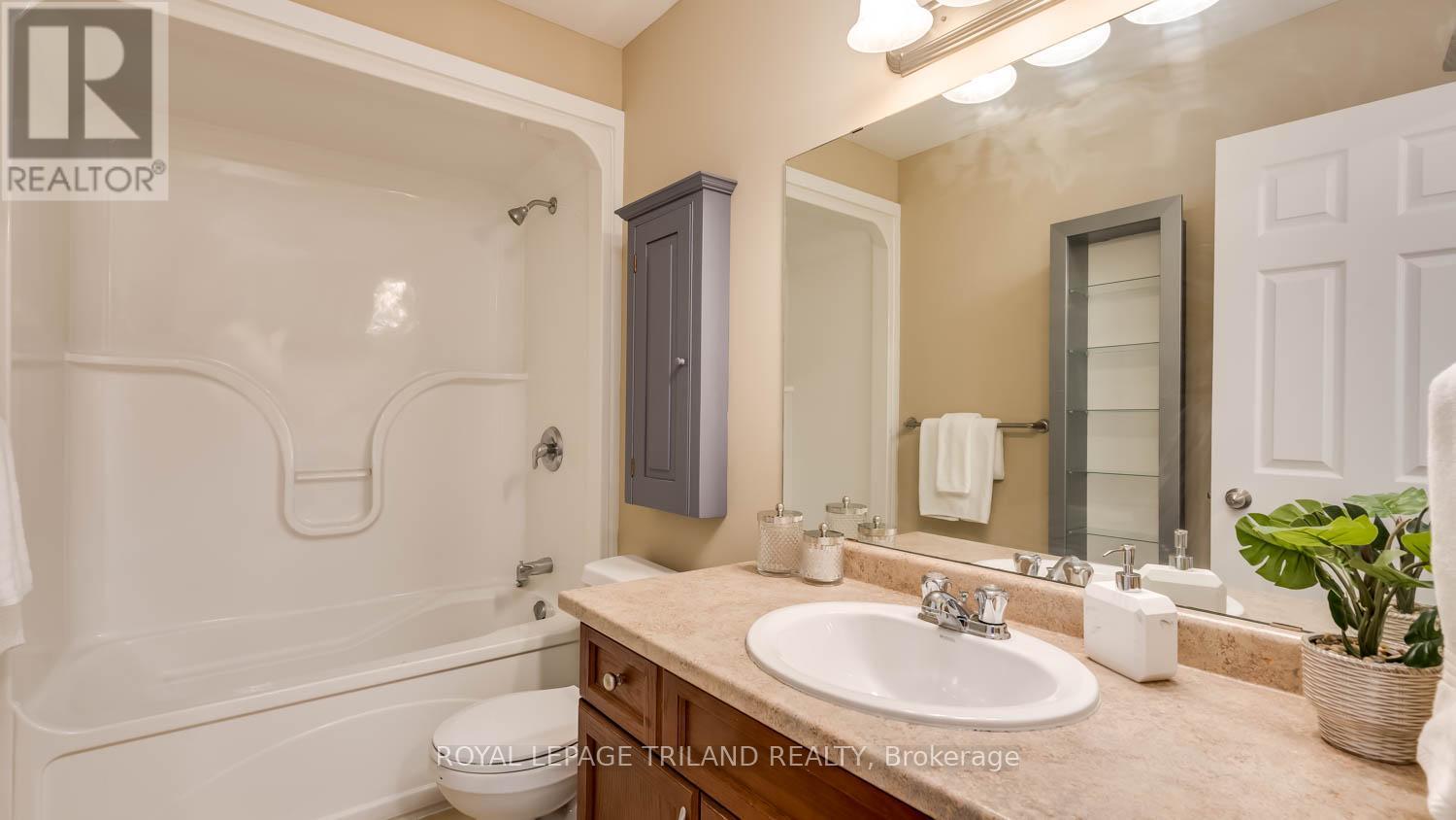 #17 1600 MICKLEBOROUGH DRIVE - 9