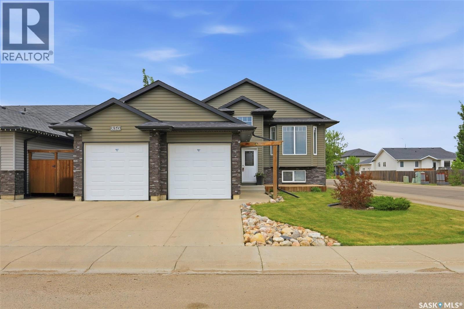 850 Geransky CRESCENT - 2