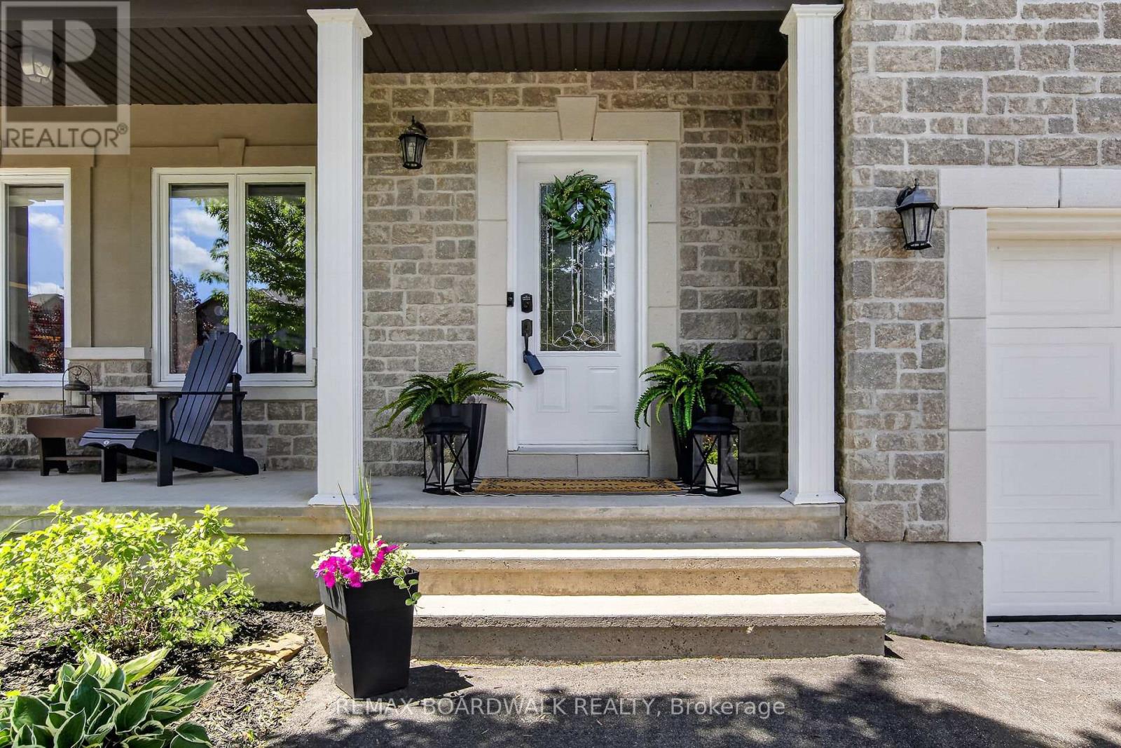 375 QUARTZ AVENUE - Image 2
