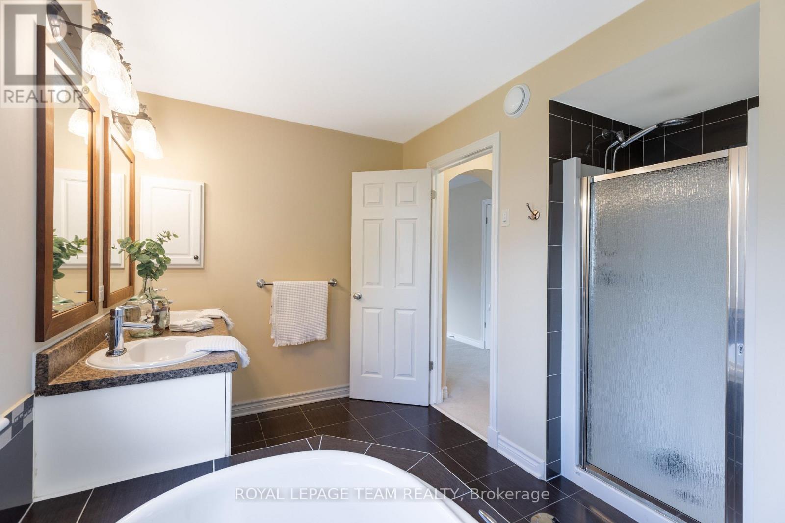 104 PANISSET AVENUE - 30