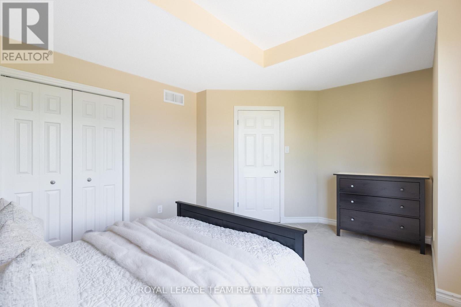 104 PANISSET AVENUE - 33