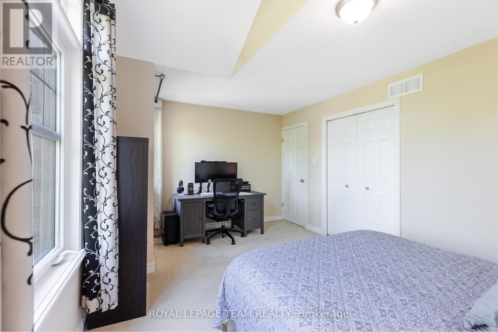 104 PANISSET AVENUE - 35