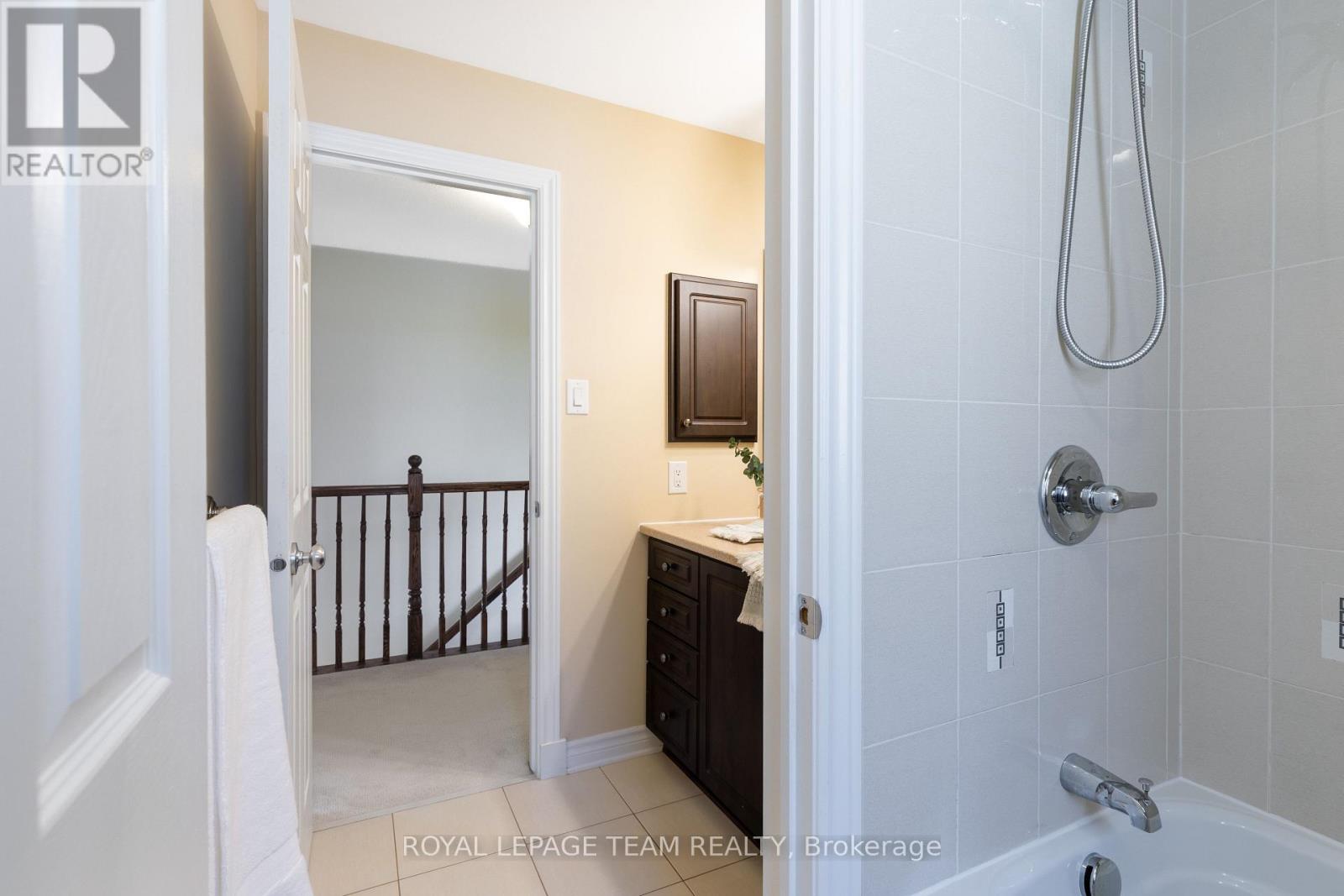 104 PANISSET AVENUE - 40