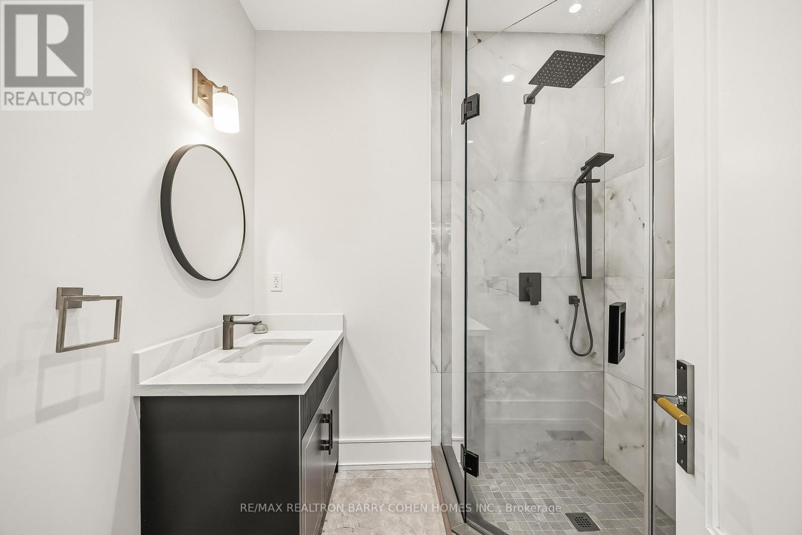 2 HEMFORD CRESCENT - 32