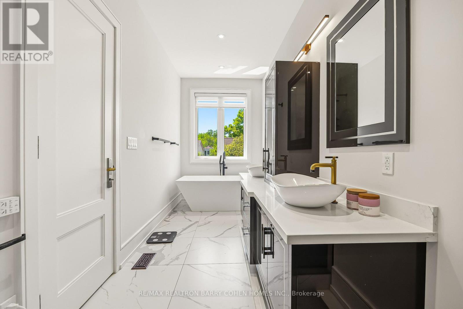 2 HEMFORD CRESCENT - 29