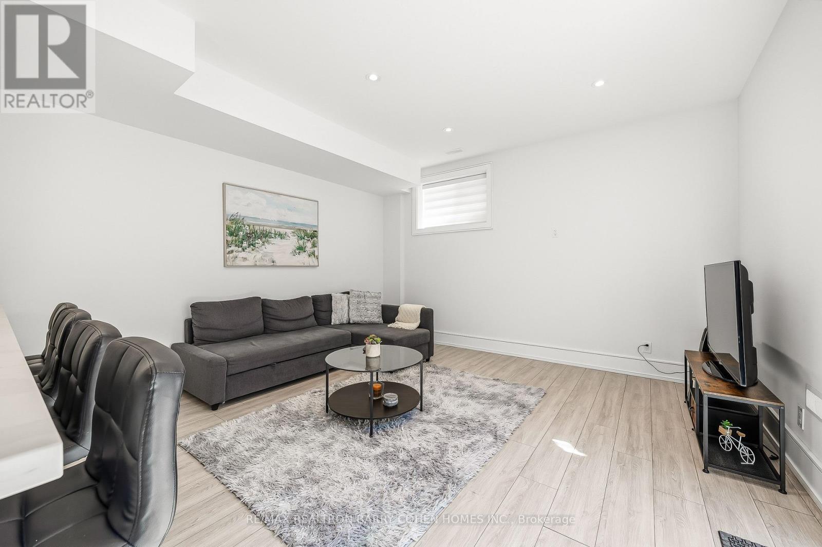 2 HEMFORD CRESCENT - 43