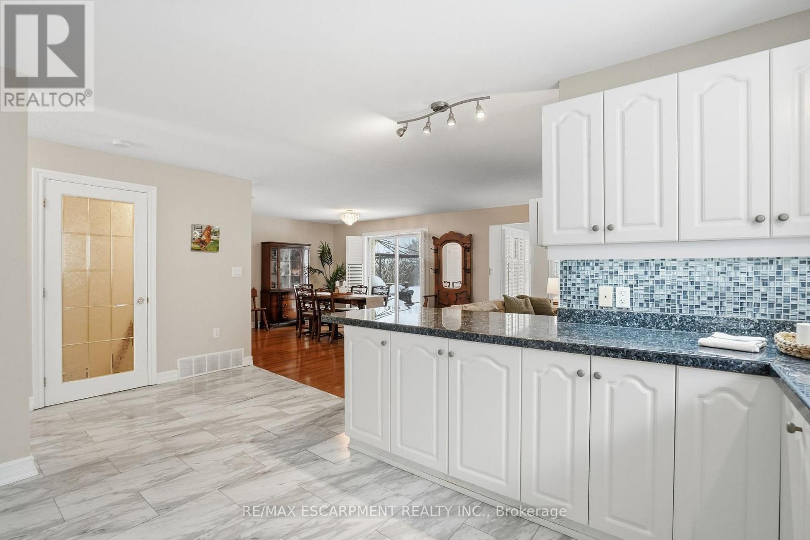 148 GLENARIFF DRIVE - 13