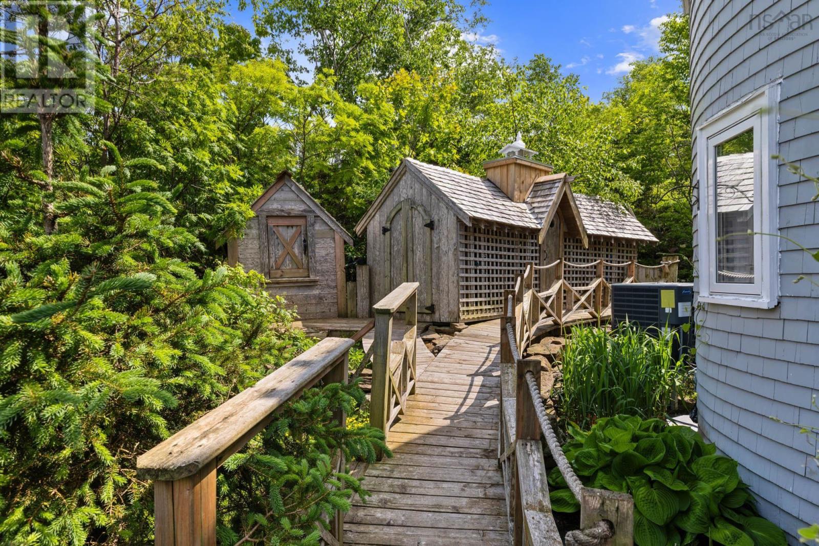 4 York Redoubt Crescent - 38