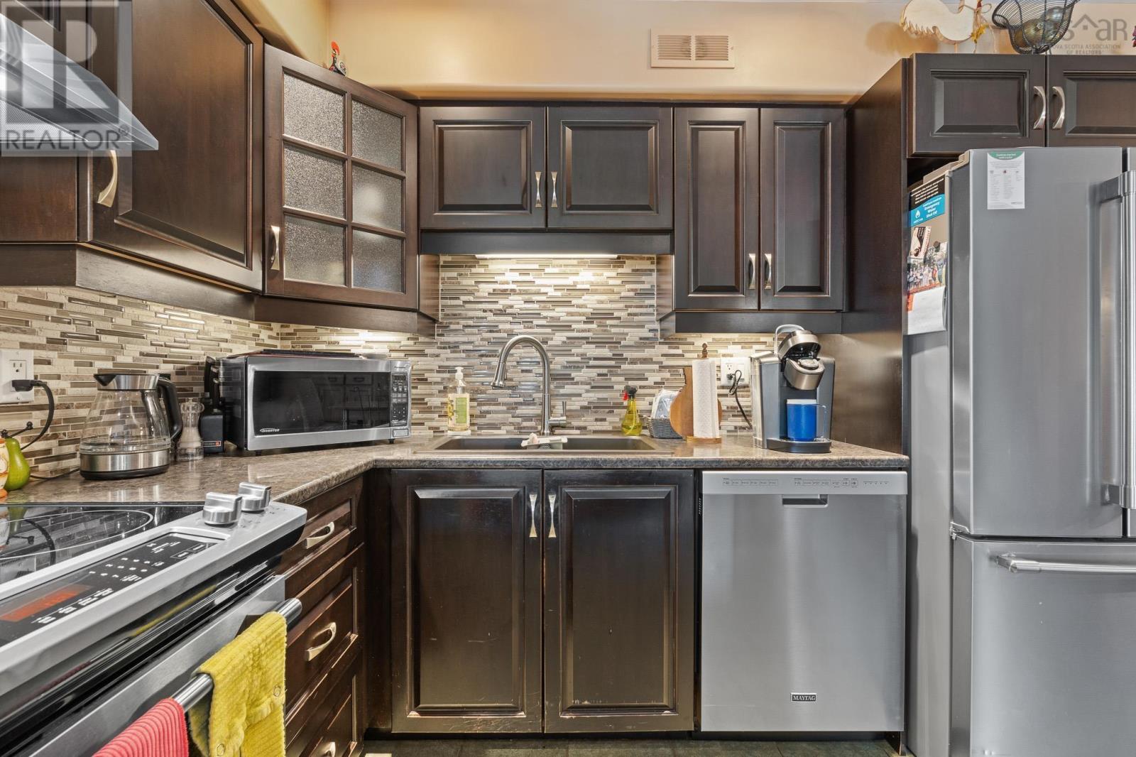 #214 512 Parkland Drive - 17