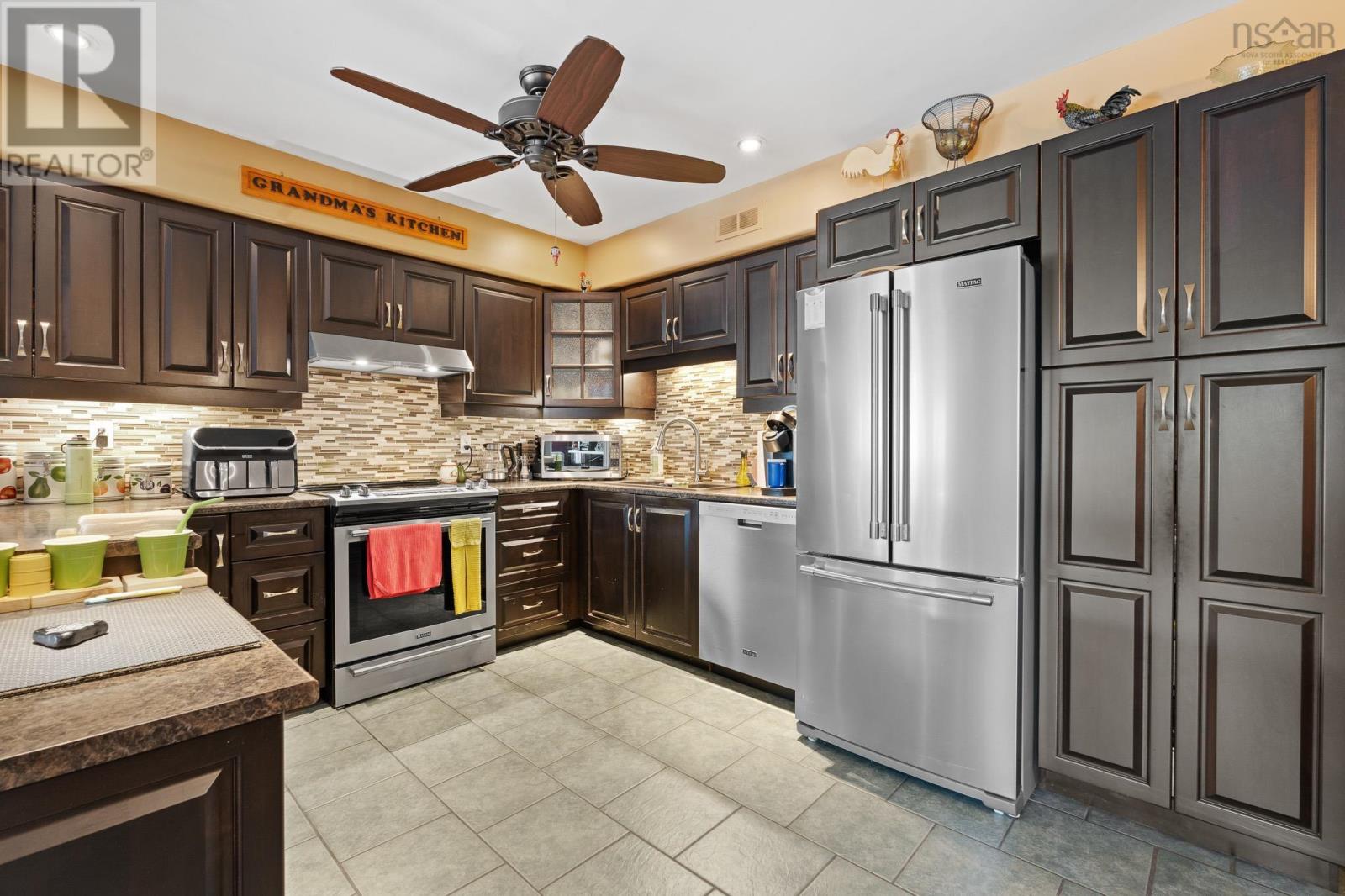 #214 512 Parkland Drive - 15