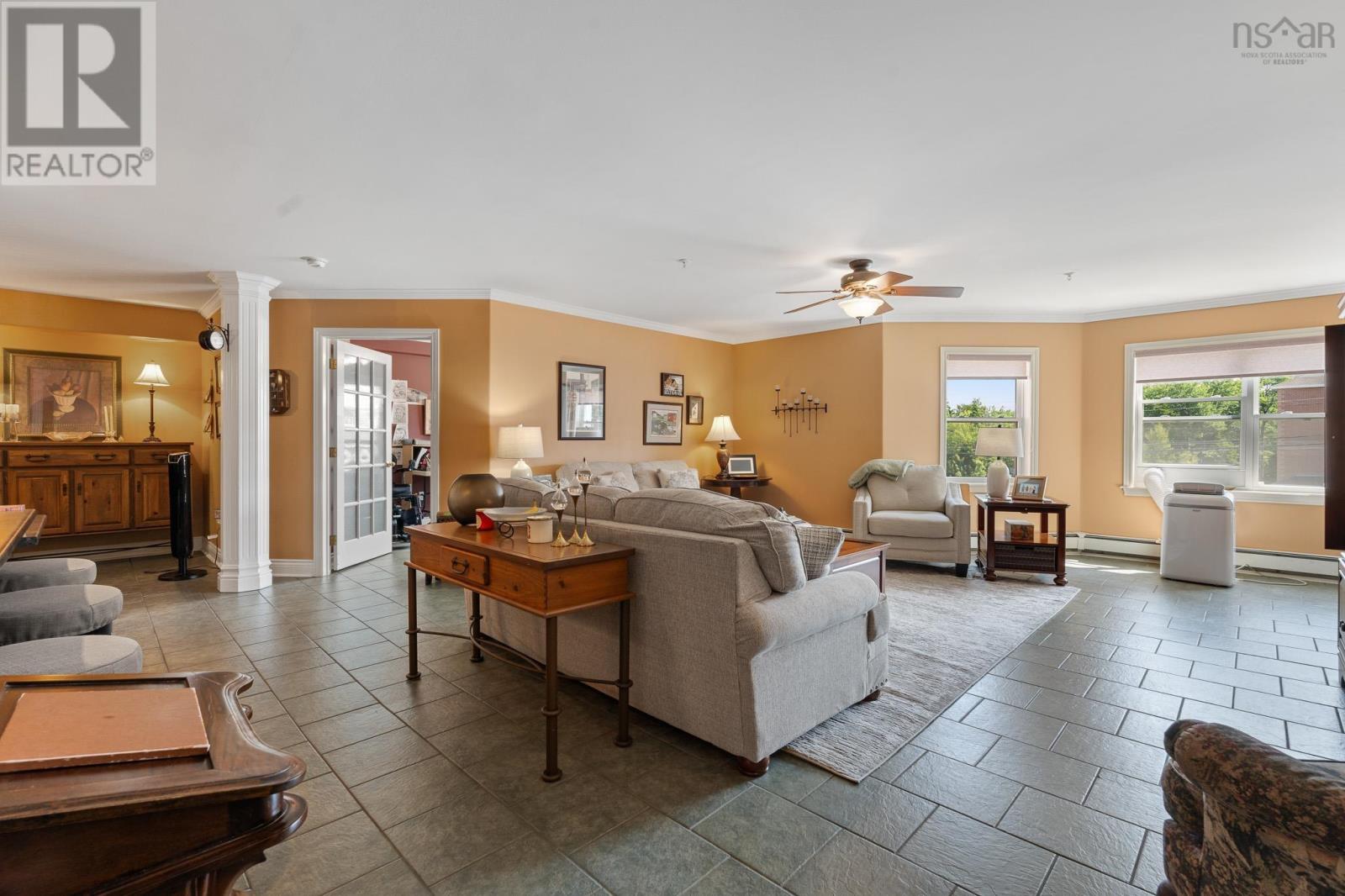 #214 512 Parkland Drive - 10