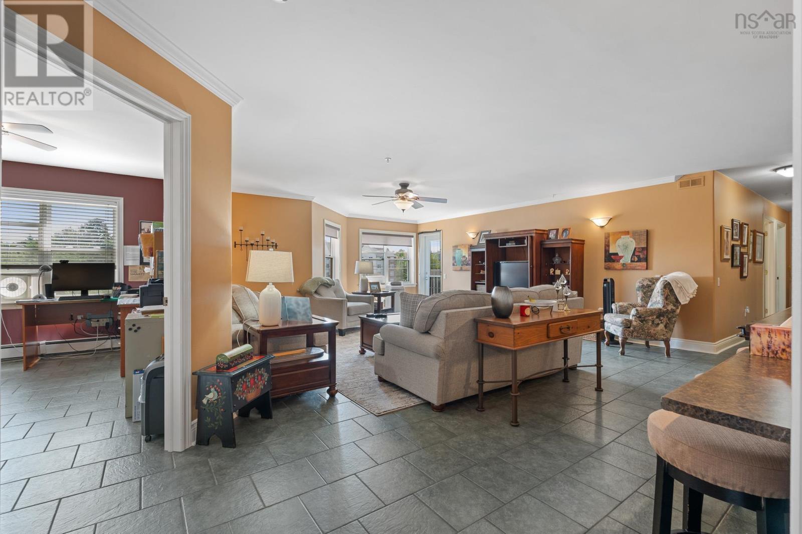 #214 512 Parkland Drive - 11