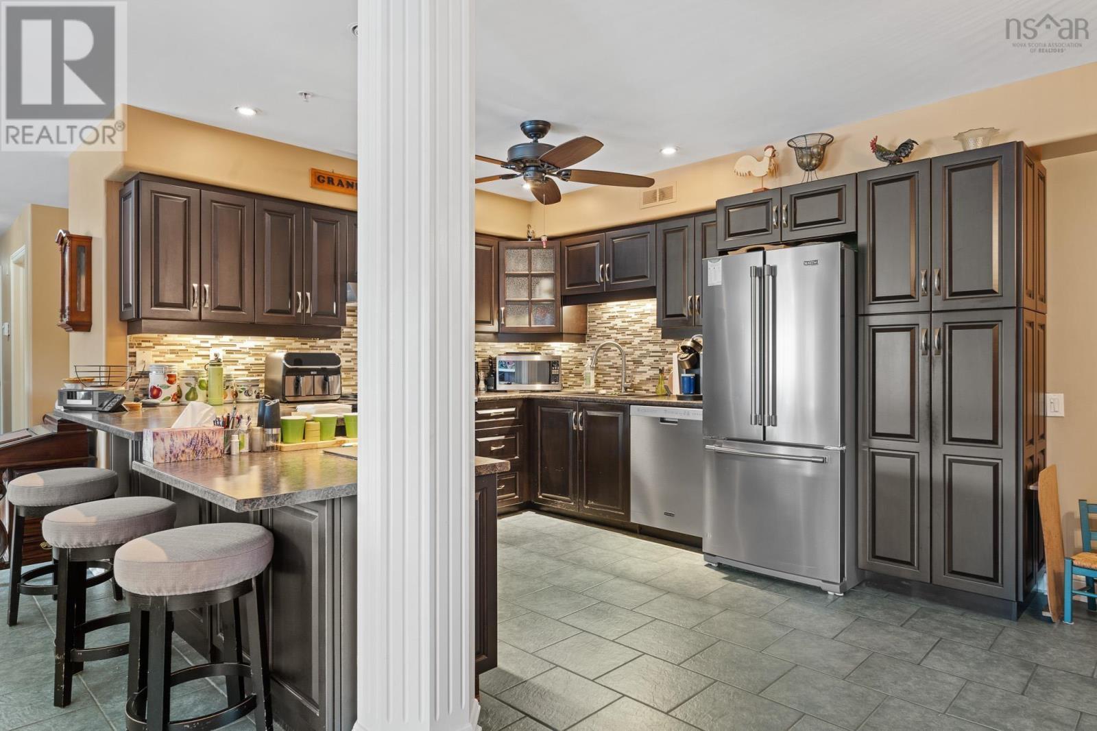 #214 512 Parkland Drive - 18