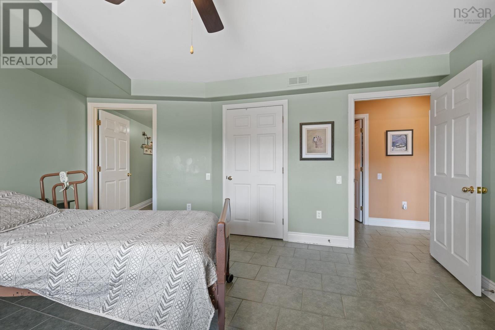 #214 512 Parkland Drive - 29